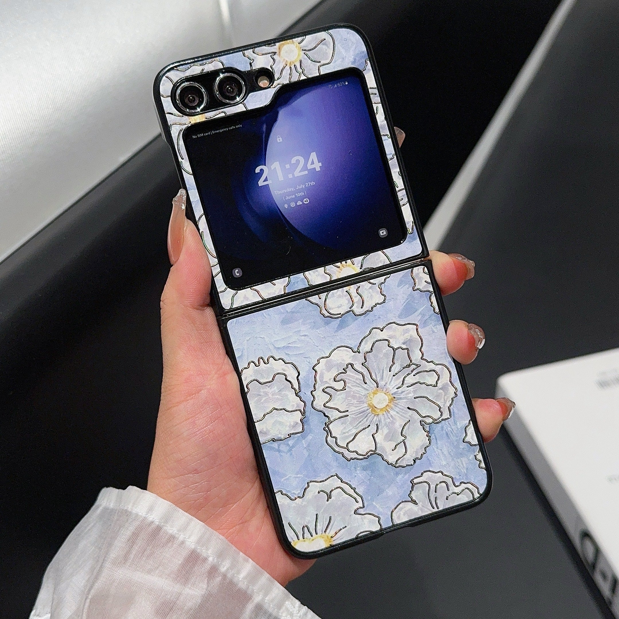 For Samsung Galaxy Z Flip6 5G Case Leather + PC Protective Phone Cover Lacquered Pattern - Flowers