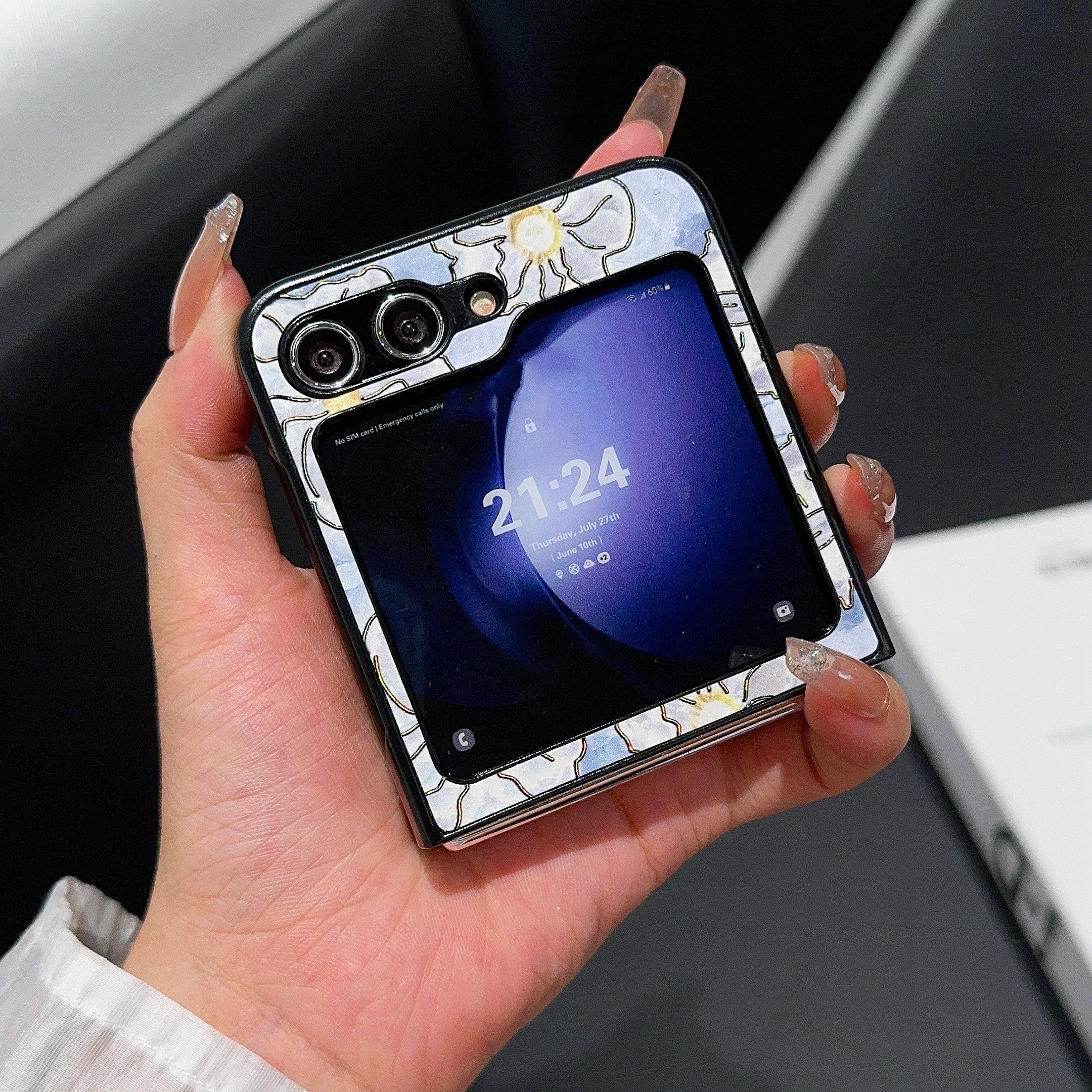 For Samsung Galaxy Z Flip6 5G Case Leather + PC Protective Phone Cover Lacquered Pattern - Flowers