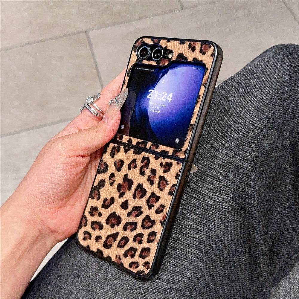 For Samsung Galaxy Z Flip7 FE 5G / Z Flip6 5G Case Two-Piece Design Leather + PC Phone Cover - Leopard Texture