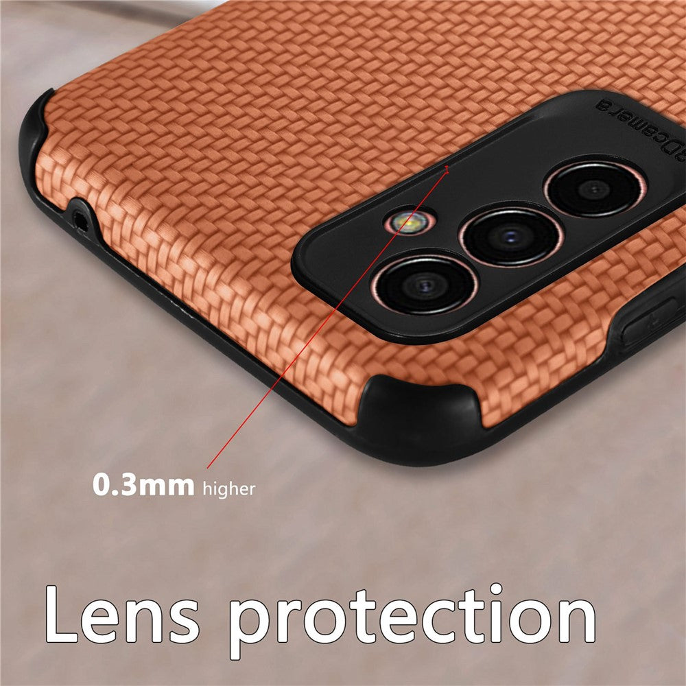 Carbon Fiber Texture Phone Cover for Samsung Galaxy M13 4G, Drop-proof PU Leather Coated TPU Anti-scratch Case - Brown