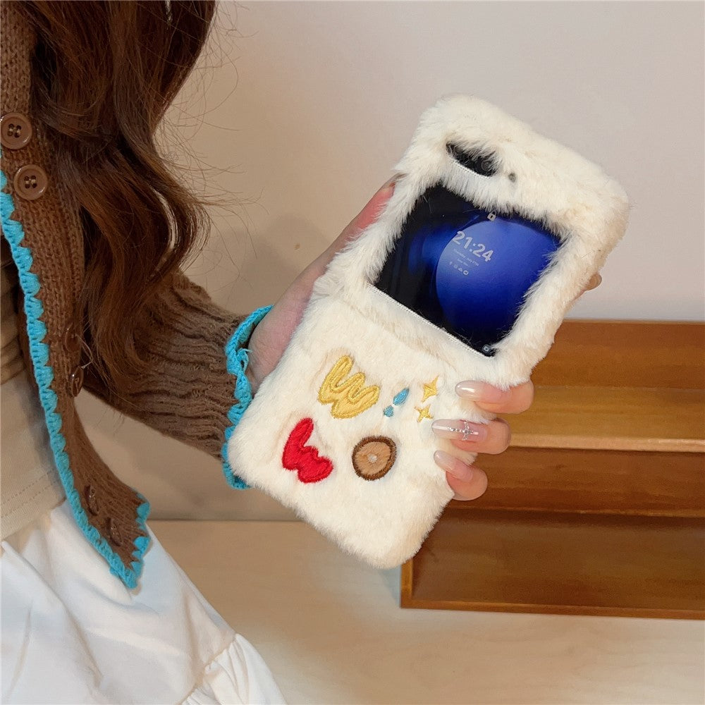 KJS-018 For Samsung Galaxy Z Flip7 FE 5G / Z Flip6 5G Case Embroidered WOW Soft Plush Hard PC Phone Cover - White