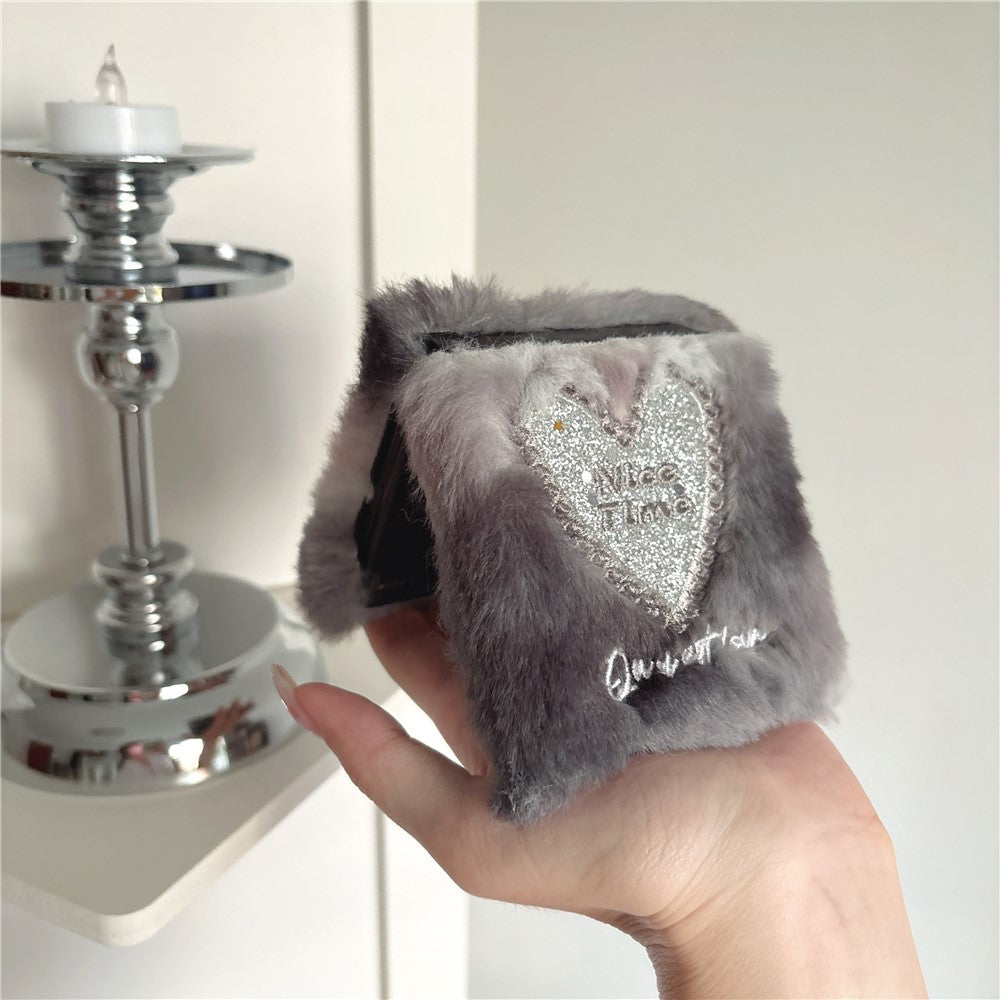 KJS-013 For Samsung Galaxy Z Flip7 FE 5G / Z Flip6 5G Case Glitter Heart Hard PC Warm Plush Phone Cover - Grey