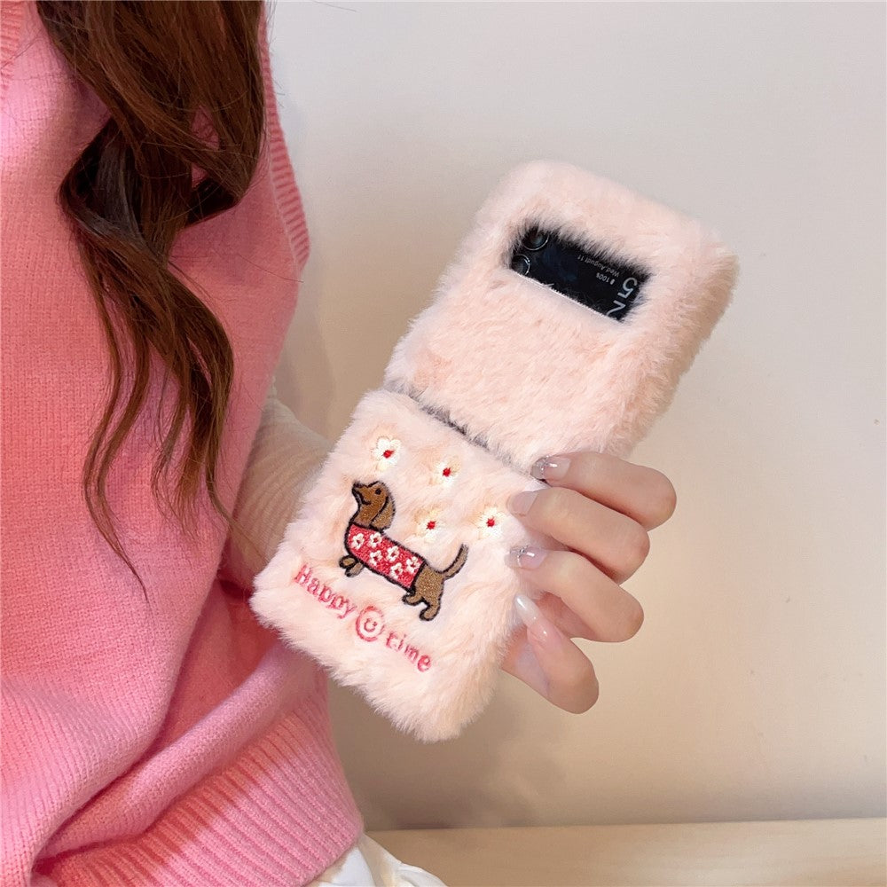 KJS-029 For Samsung Galaxy Z Flip7 FE 5G / Z Flip6 5G Case Embroidered Dachshund Hard PC Plush Furry Phone Cover - Pink