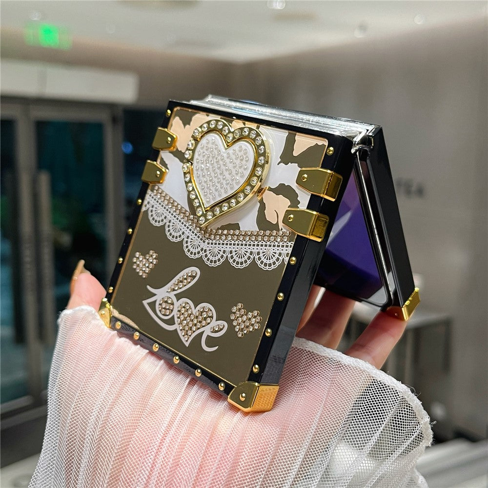 For Samsung Galaxy Z Flip7 FE 5G / Z Flip6 5G Case Heart Pattern Electroplating TPU + PC Phone Cover with Kickstand - White