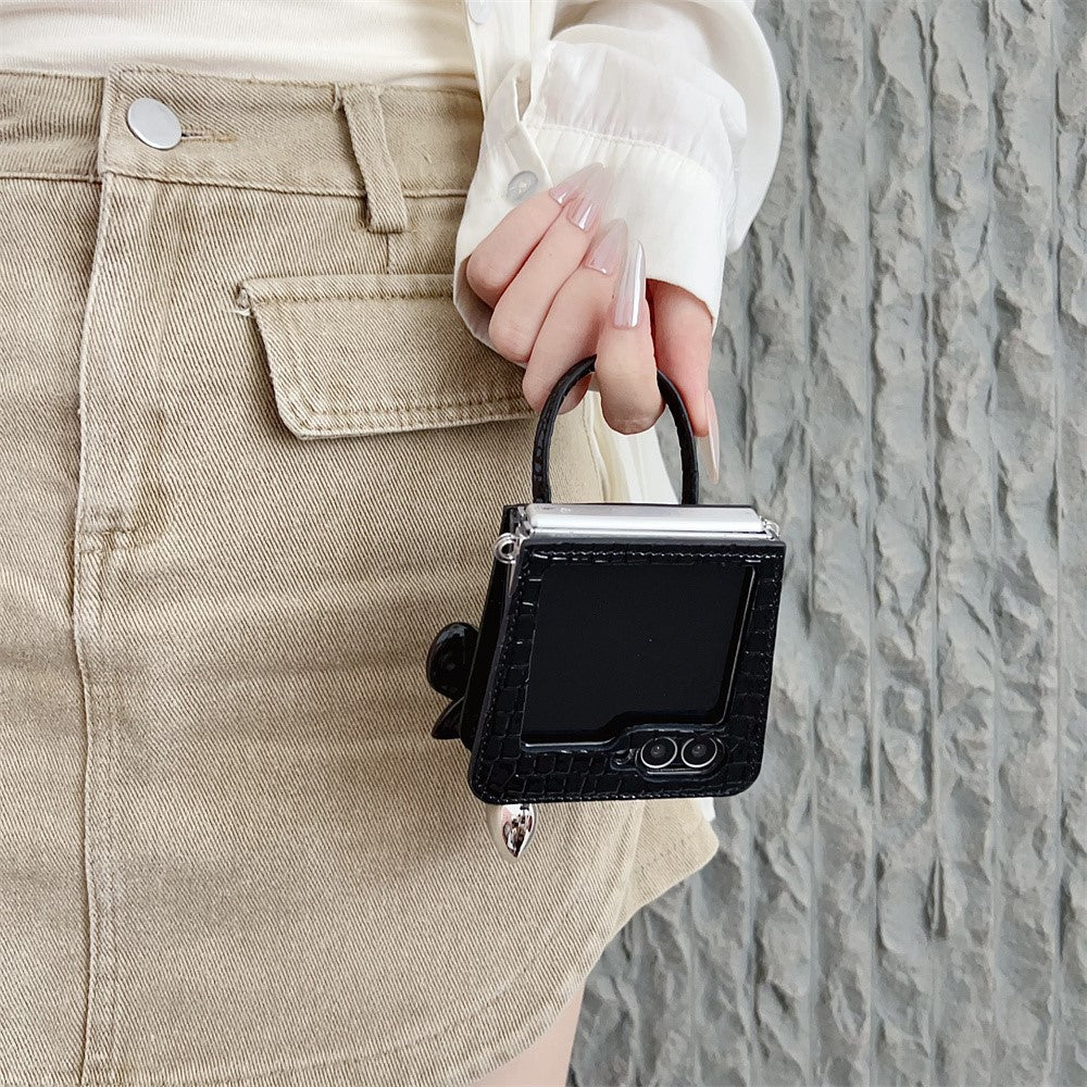 For Samsung Galaxy Z Flip7 FE 5G  /  Z Flip6 5G Case Handbag Crocodile Texture Leather + PC Phone Cover with Bow Heart Pendant - Black