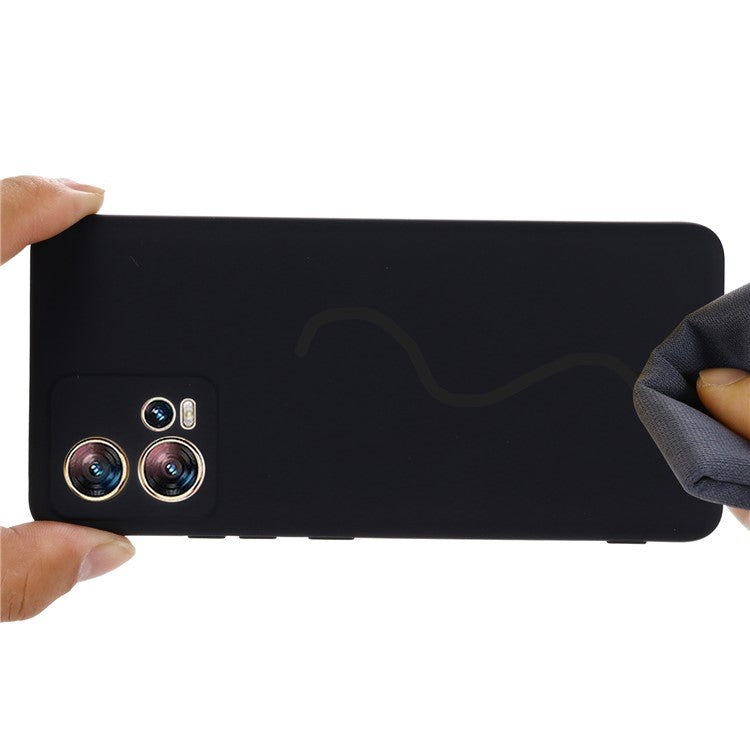 For Motorola Moto S30 Pro 5G / Edge 30 Fusion 5G Liquid Silicone Cell Phone Case Anti-scratch Soft Lining Protective Cover with Strap - Black