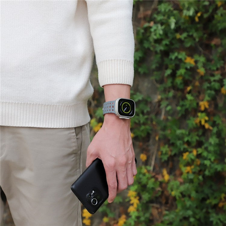 For Apple Watch 10 46mm / Ultra 2 / Ultra 49mm / 9 8 7 45mm / SE (2023) SE (2022) SE 6 5 4 44mm / 3 2 1 42mm Breathable Silicone Strap - Grey+Orange