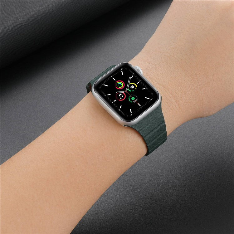 For Apple Watch Series 10 46mm / Ultra 2 Ultra 49mm / 9 8 7 45mm / SE (2023) SE (2022) SE 6 5 4 44mm / 3 2 1 42mm, Magnetic Dual-Color Watch Band Genuine Leather Replacement Watch Strap - Saddle Brown