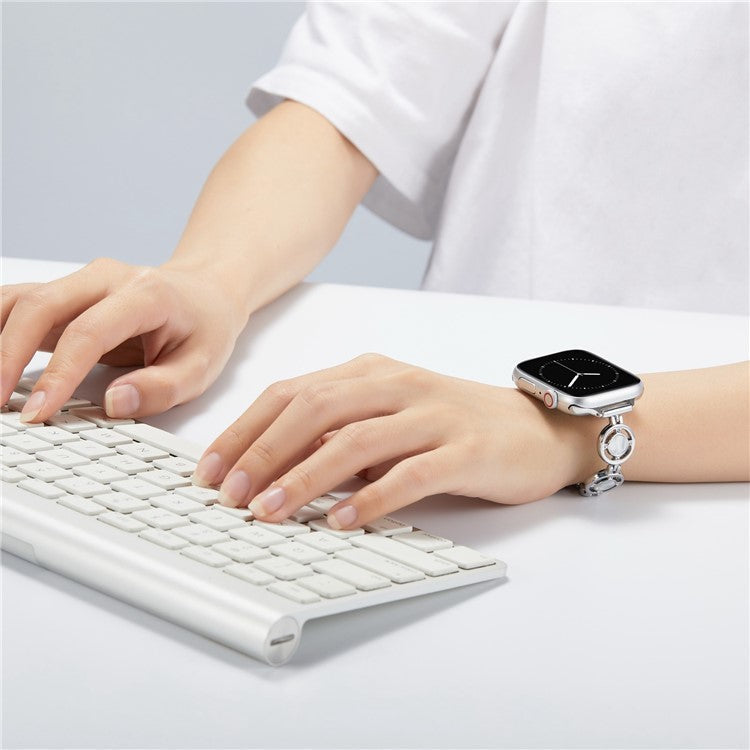 For Apple Watch Series 10 46mm / Ultra 2 Ultra 49mm /  Series 9 8 7 45mm / 6 5 4 SE (2023) SE (2022) SE 44mm / 3 2 1 42mm Strap Rhinestone Decor Zinc Alloy Wrist Strap Bracelet - Silver / White