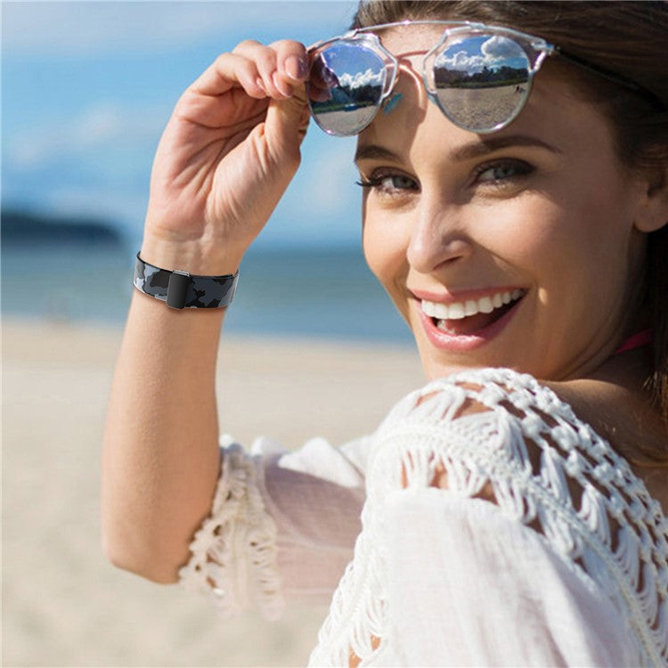 For Samsung Galaxy Watch6 40mm 44mm / Watch6 Classic 43mm 47mm / Watch 5 40mm 44mm / 5 Pro 45mm / Watch4 40mm 44mm Pattern Printed Watch Band  Sport Silicone Strap with Folding Buckle - Black  /  Grey Camouflage