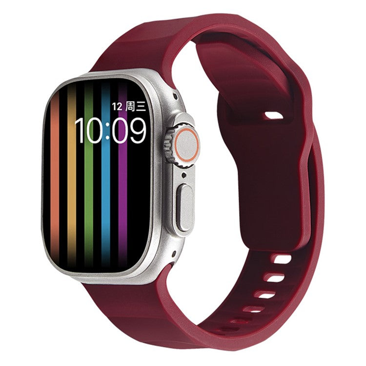For Apple Watch Series 10 46mm / Ultra 2 Ultra 49mm /  Series 9 8 7 45mm / 6 5 4 SE (2023) SE (2022) SE 44mm / 3 2 1 42mm Silicone Watch Band Wavy Square Buckle Watch Strap - Wine Red