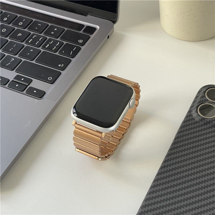 For Apple Watch 10 46mm / Ultra 2 / Ultra 49mm / 9 8 7 45mm / SE (2023) SE (2022) SE 6 5 4 44mm / 3 2 1 42mm Wrist Strap Magnetic Watch Band - Rose Gold