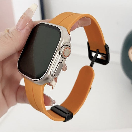 For Apple Watch 10 46mm / Ultra 2 / Ultra 49mm / 9 8 7 45mm / SE (2023) SE (2022) SE 6 5 4 44mm / 3 2 1 42mm Silicone Watch Band - Yellow