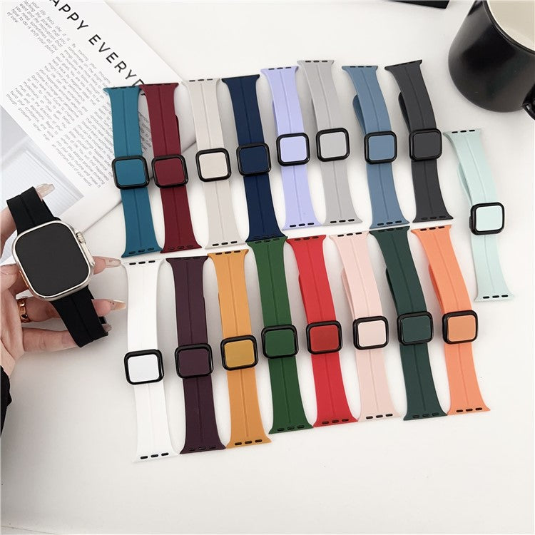 For Apple Watch 10 46mm / Ultra 2 / Ultra 49mm / 9 8 7 45mm / SE (2023) SE (2022) SE 6 5 4 44mm / 3 2 1 42mm Silicone Watch Band - Yellow