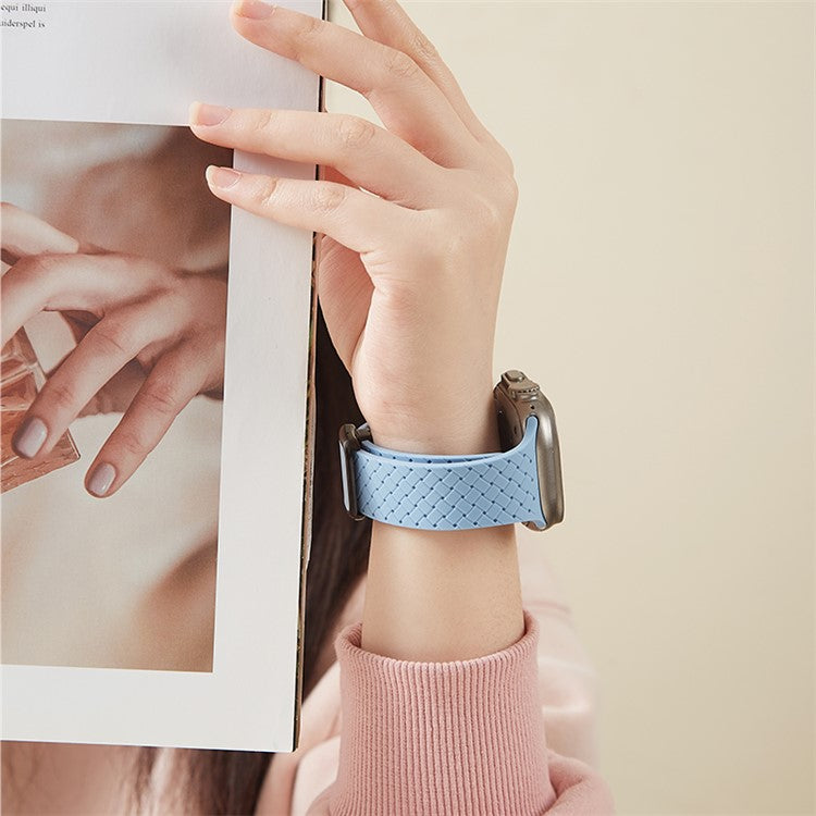 Watch Band For Apple Watch Series 10 42mm / 9 8 7 41mm / SE (2023) SE (2022) SE 6 5 4 40mm / 3 2 1 38mm Woven Texture Silicone Strap - Light Pink