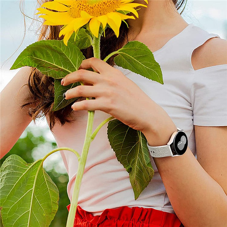 For Garmin Vivomove 3 / Forerunner 645 / Samsung Gear S2 Classic Universal 20mm Carving Flower Silicone Watch Strap - White