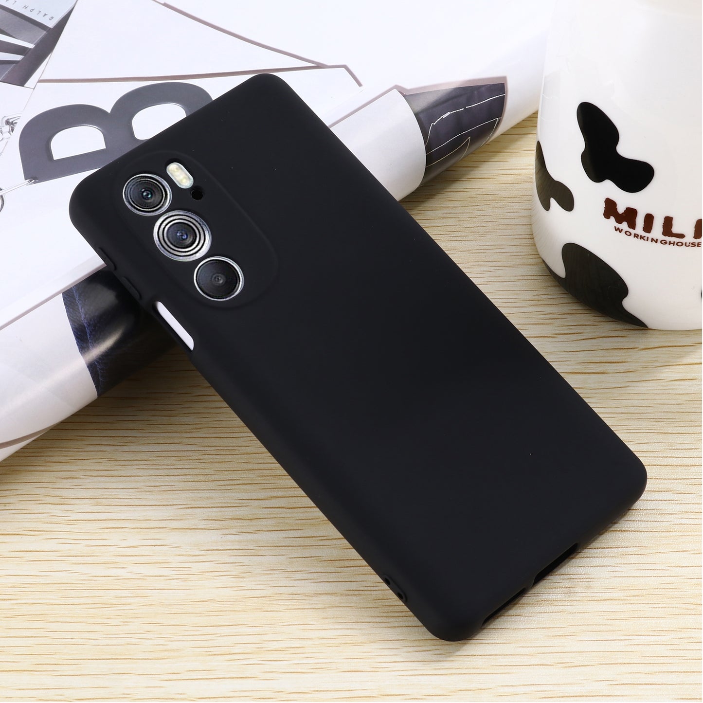 For Motorola Edge 30 Pro / Edge+ 2022 Pure Color Liquid Silicone Shockproof Phone Case(Black)