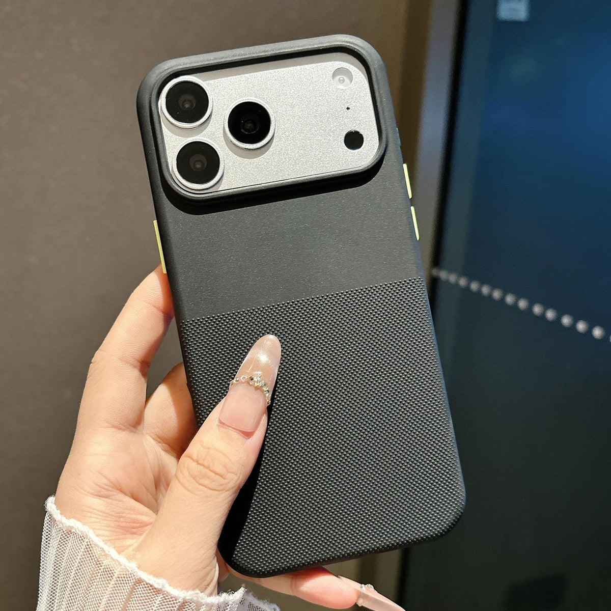 Compatible with iPhone 18 Pro & 17 Pro Polka Dot Velvet TPU Shockproof Phone Case - Black