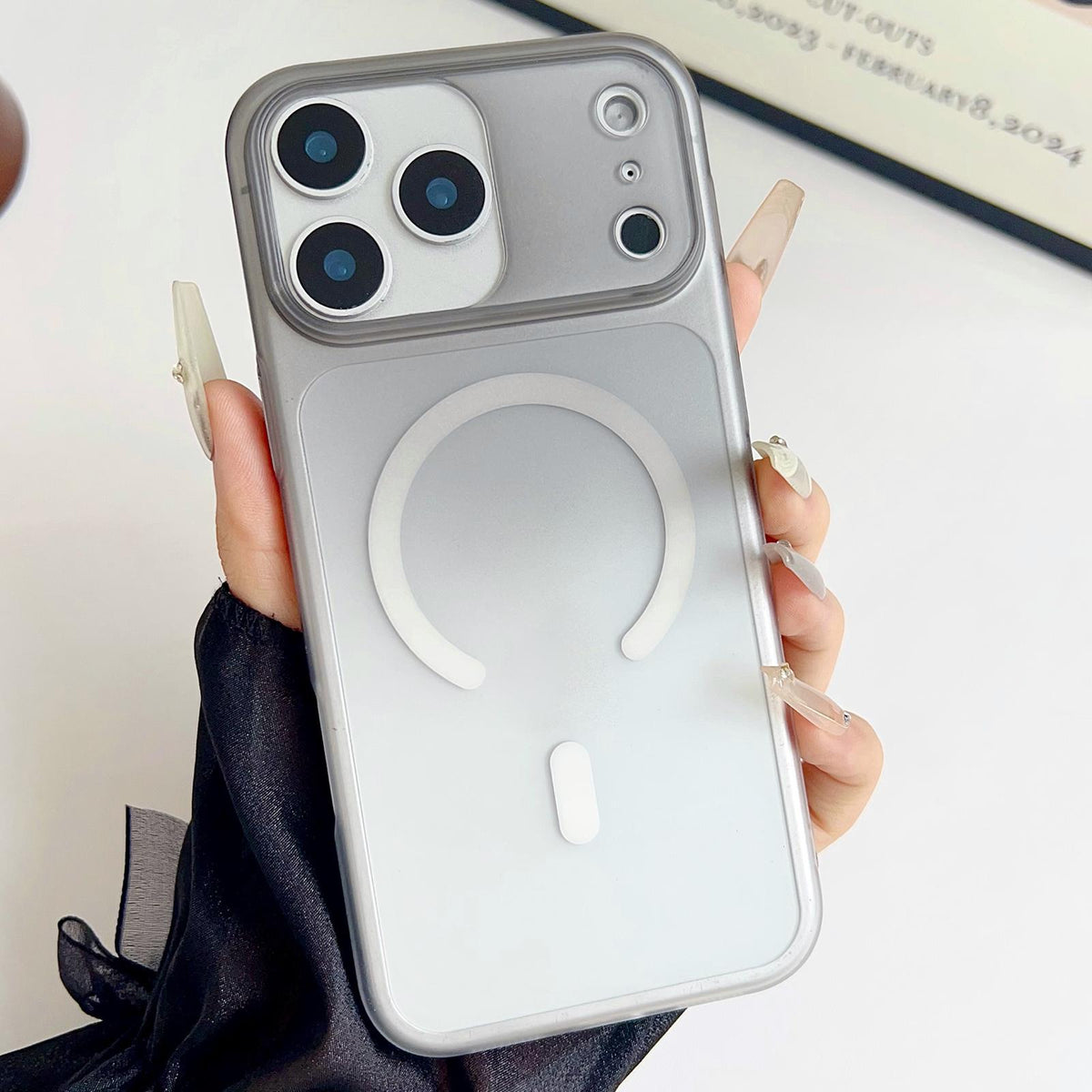 Compatible with iPhone 18 Pro & 17 Pro Ice Mist Gradient Magnetic PC Phone Case - Gradient Black