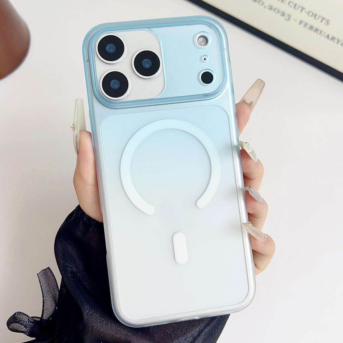Compatible with iPhone 18 Pro & 17 Pro Ice Mist Gradient Magnetic PC Phone Case - Gradient Blue