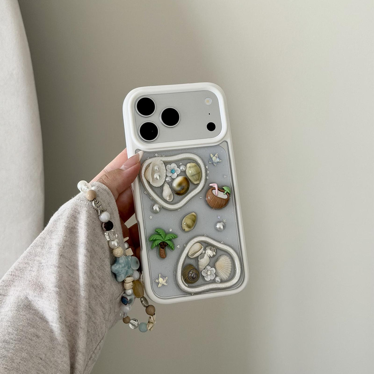 Compatible with iPhone 18 Pro Max & 17 Pro Max Coconut Palm Epoxy Resin Acrylic Phone Case with Chain