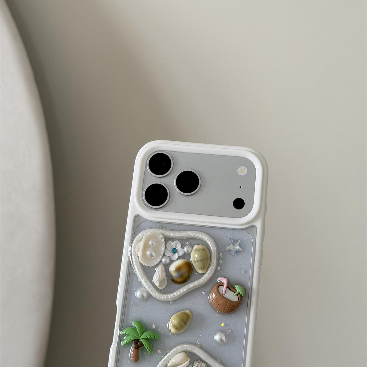 Compatible with iPhone 18 Pro Max & 17 Pro Max Coconut Palm Epoxy Resin Acrylic Phone Case with Chain