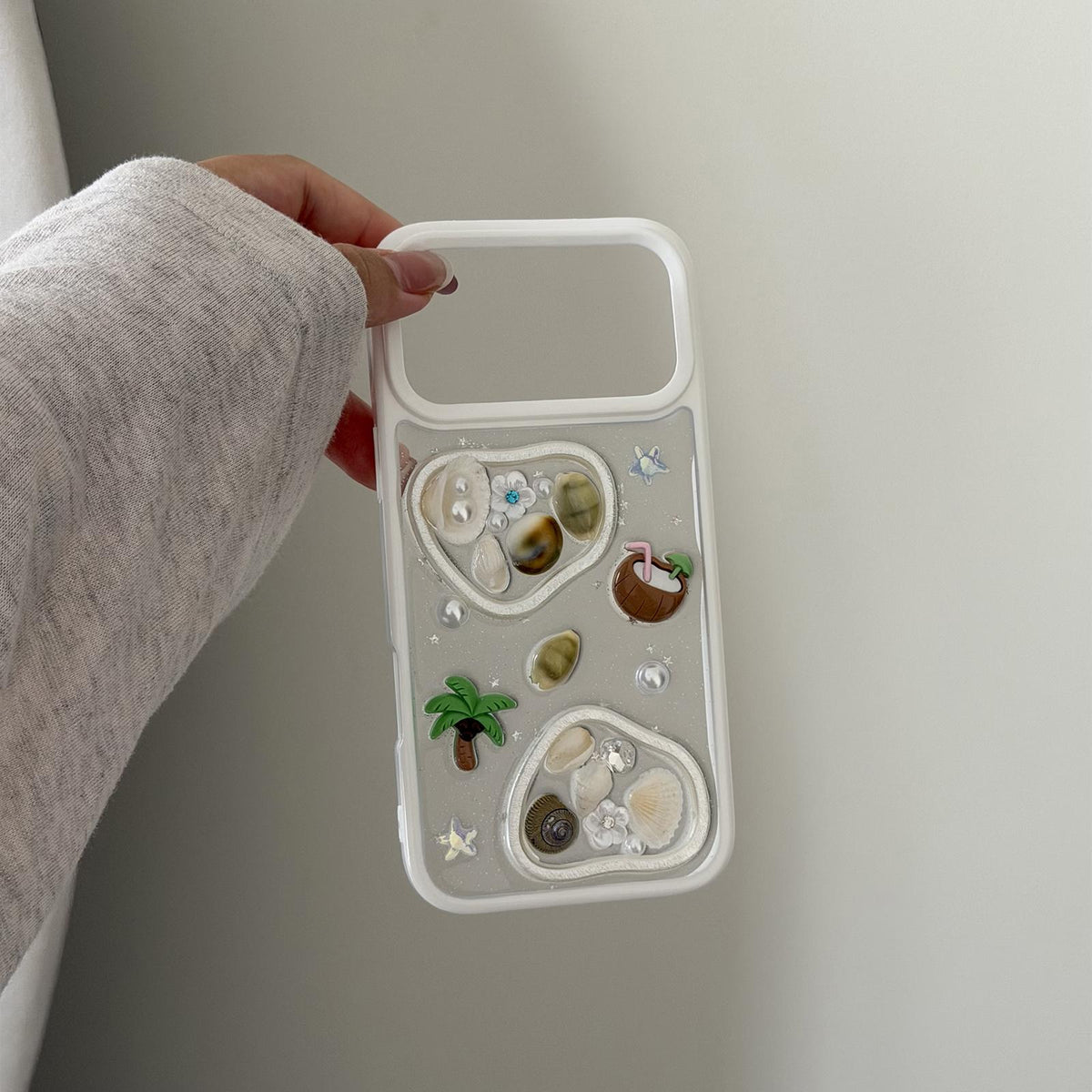Compatible with iPhone 18 Pro Max & 17 Pro Max Coconut Palm Epoxy Resin Acrylic Phone Case with Chain