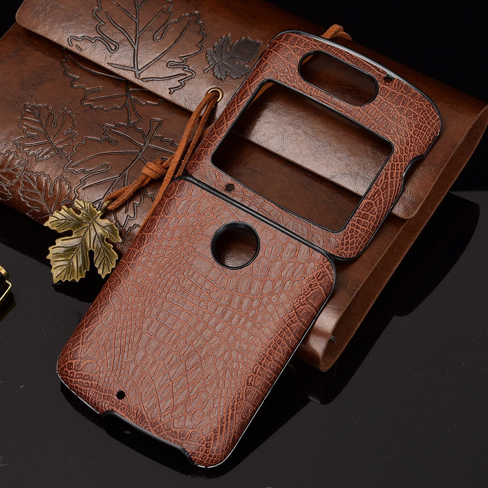 Crocodile Texture PU Leather Coated Plastic Phone Case for Motorola Razr 5G / Razr 2020 - Brown