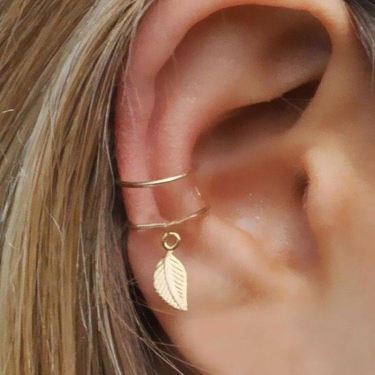 Fashion No Pierced Ear Clip Cuff Wrap Earrings Leaf Feather Pendant Non-piercing Clip Earrings for Women Party Statement Jewelry(Silver)