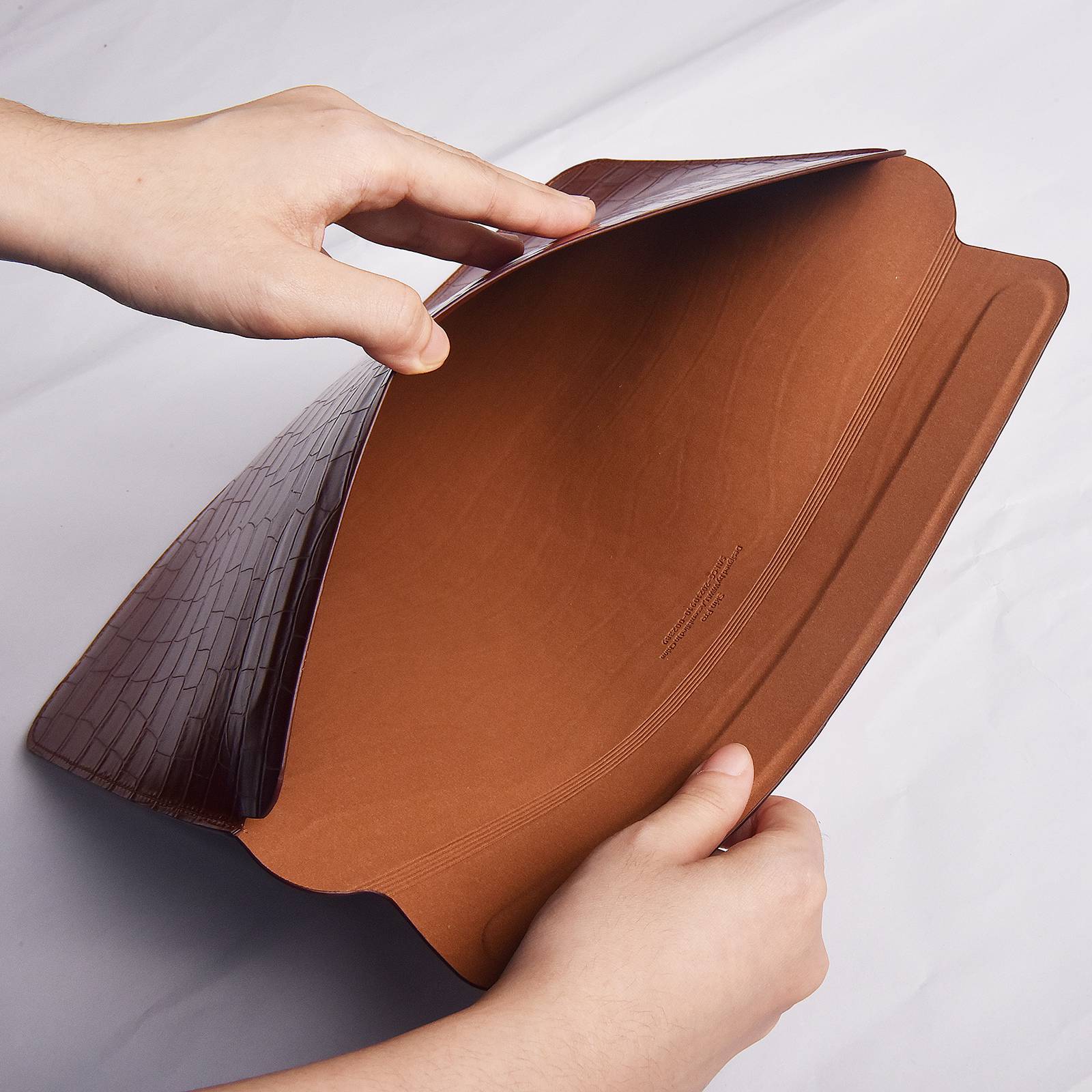 Wiwu 12 inch Laptop Bag for MacBook Storage Pouch Multifunction Crocodile Texture Genuine Leather Mouse Pad Notebook Computer Sleeve - Brown