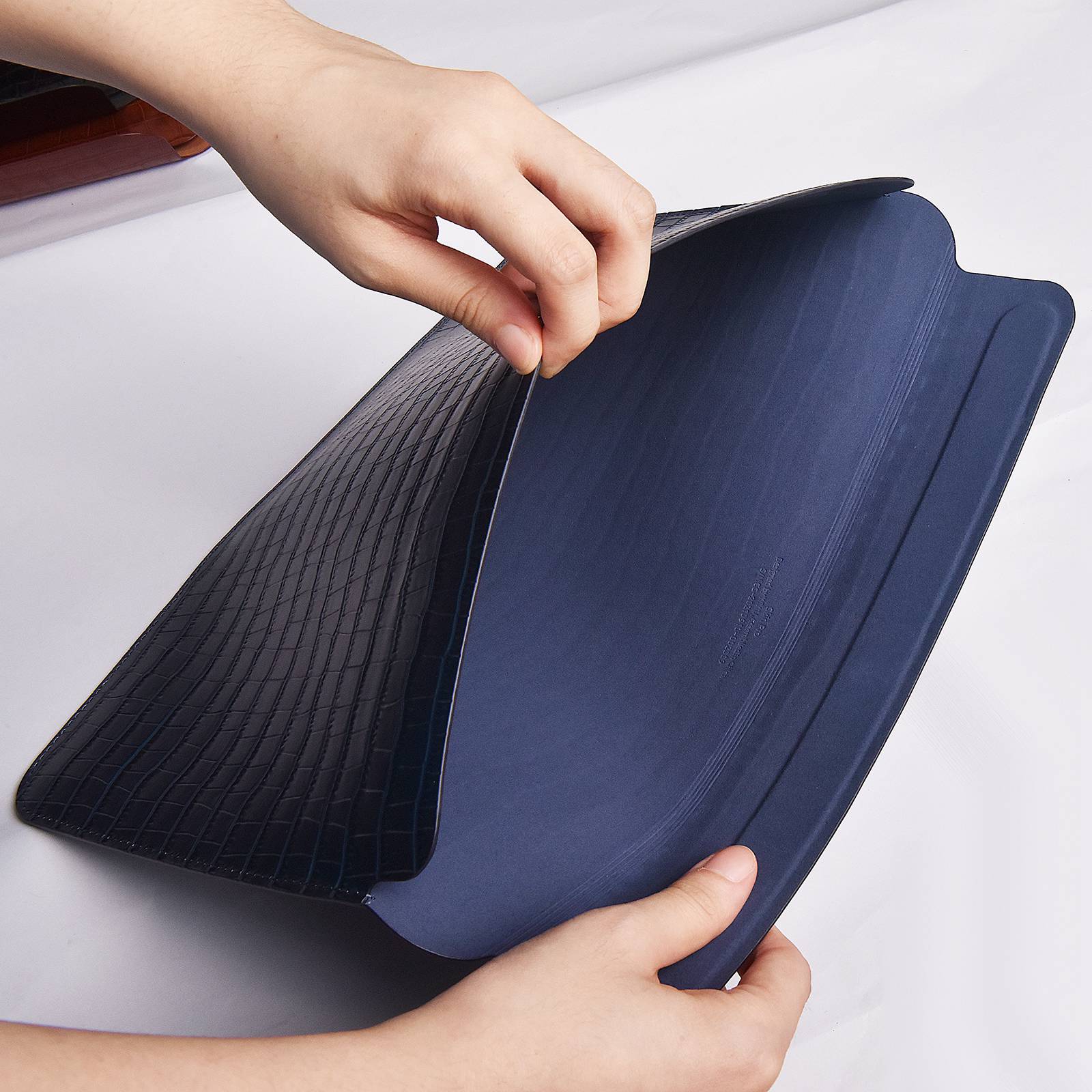 Wiwu 12 inch Laptop Bag for MacBook Storage Pouch Multifunction Crocodile Texture Genuine Leather Mouse Pad Notebook Computer Sleeve - Sapphire
