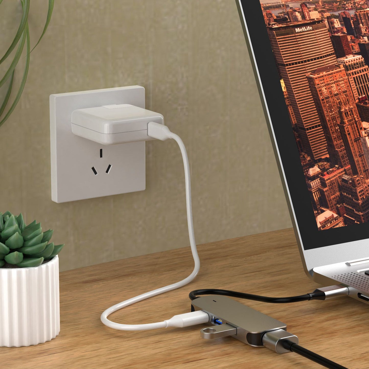 TX4H Type-C Hub to 4K HD Video Output+Type-C Charging+USB 3.0+USB 2.0, 4-In-1 USB-C Dock Expansion Station for Cellphone Computer