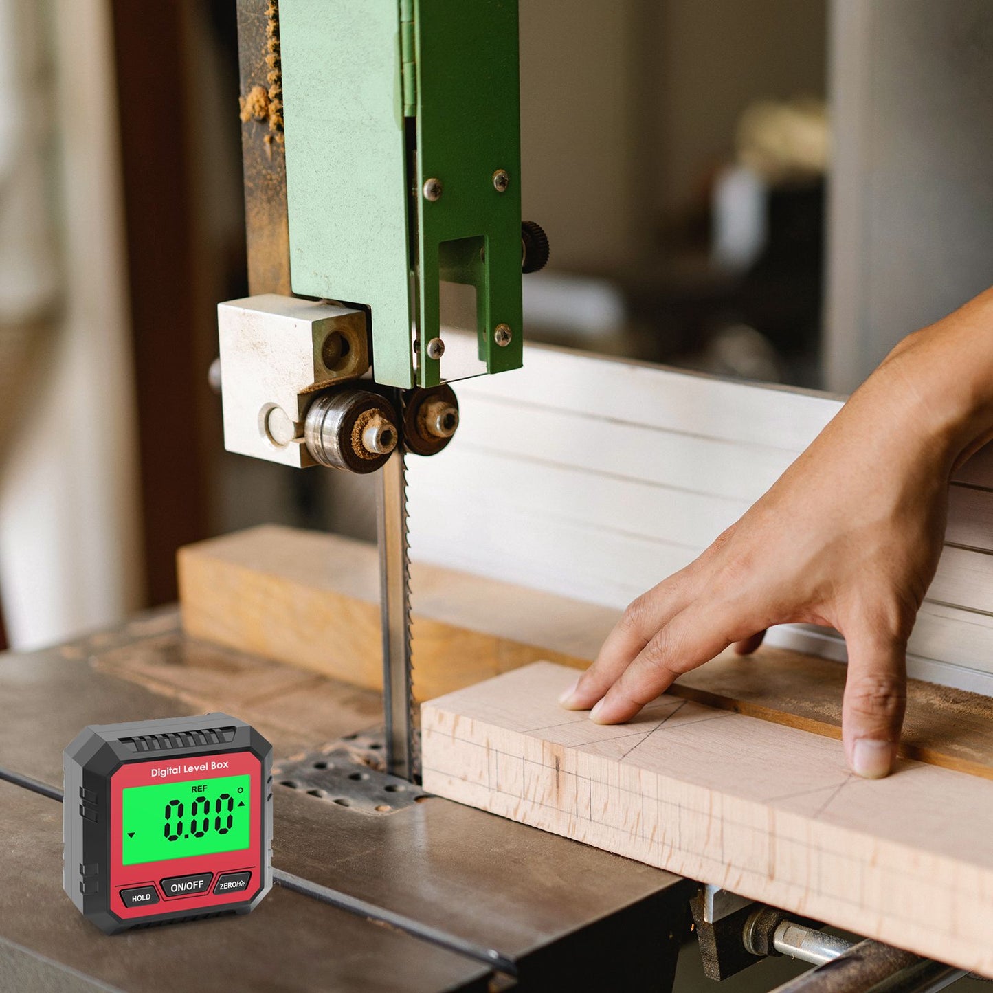 QINGXIEY Electronic Digital Level Magnetic Angle Gauge Finder with LCD Display Angle Measuring Tool for Carpentry, Building, Automobile (No Bubble) - Red