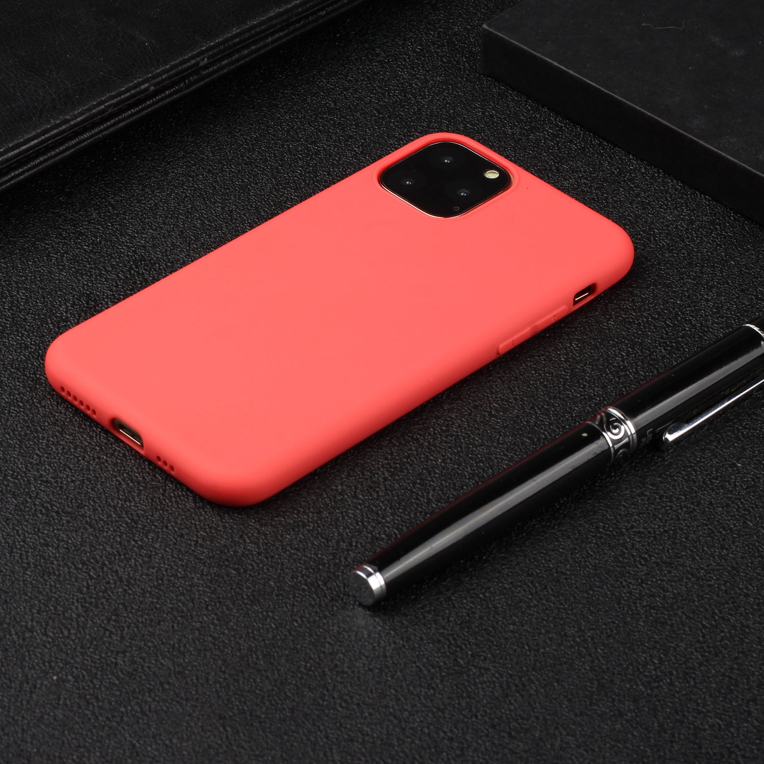 TPU Mobile Phone Cover For iPhone 15 Pro , Anti-Scratch Phone Shell Matte Design Phone Case - Red