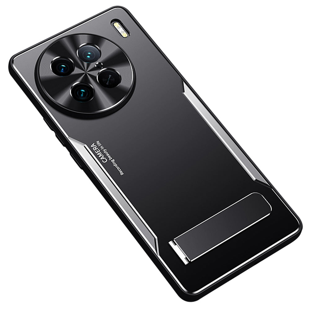 Uniqkart for vivo X90 Pro 5G TPU+Aluminium Alloy Shockproof Case Kickstand Phone Cover - Silver