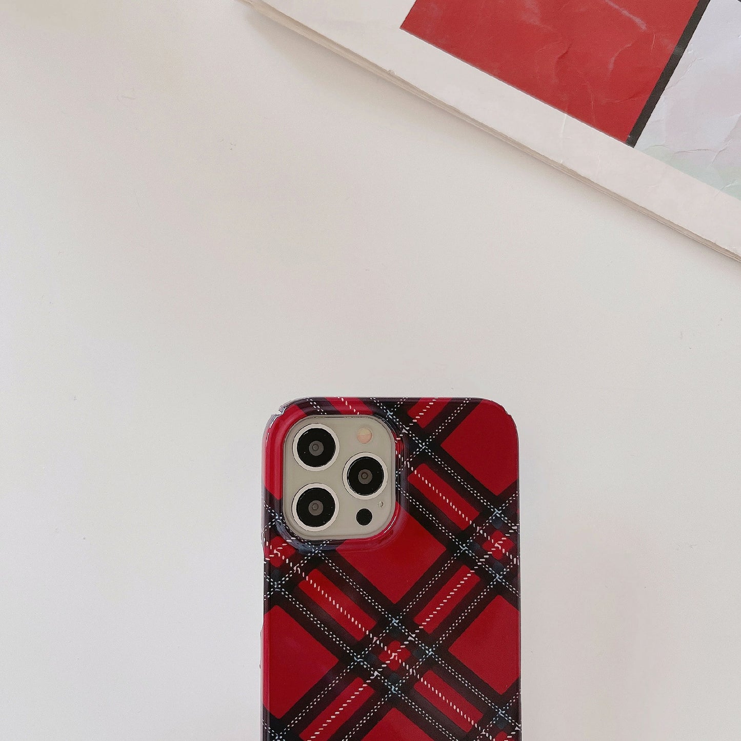Uniqkart for iPhone 12 Pro Max 6.7 inch Hard PC Phone Case Pattern Printing Protective Glossy Phone Shell - Red Grids