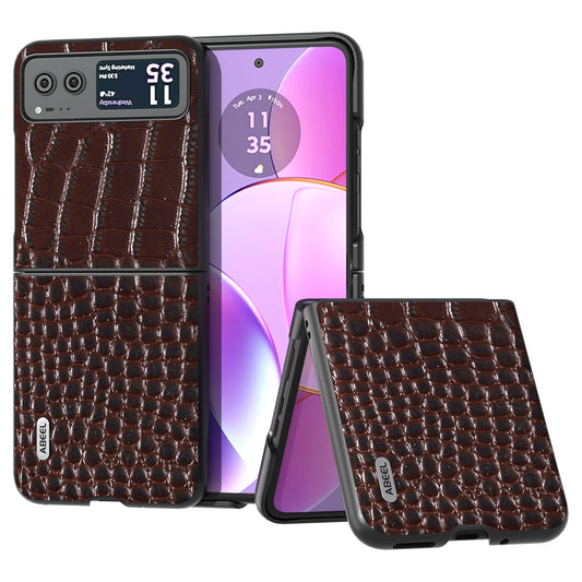Uniqkart For Motorola Razr 40 5G Protective Case Genuine Cow Leather Coated PC Crocodile Texture Phone Cover - Coffee