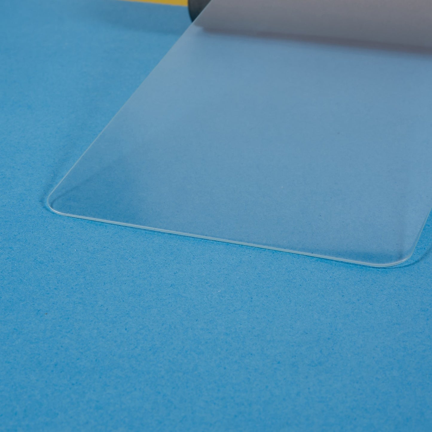 Uniqkart for iPhone 15 Plus Tempered Glass Screen Protector 0.25 Arc Edge Thick Glue High Definition Film Guard
