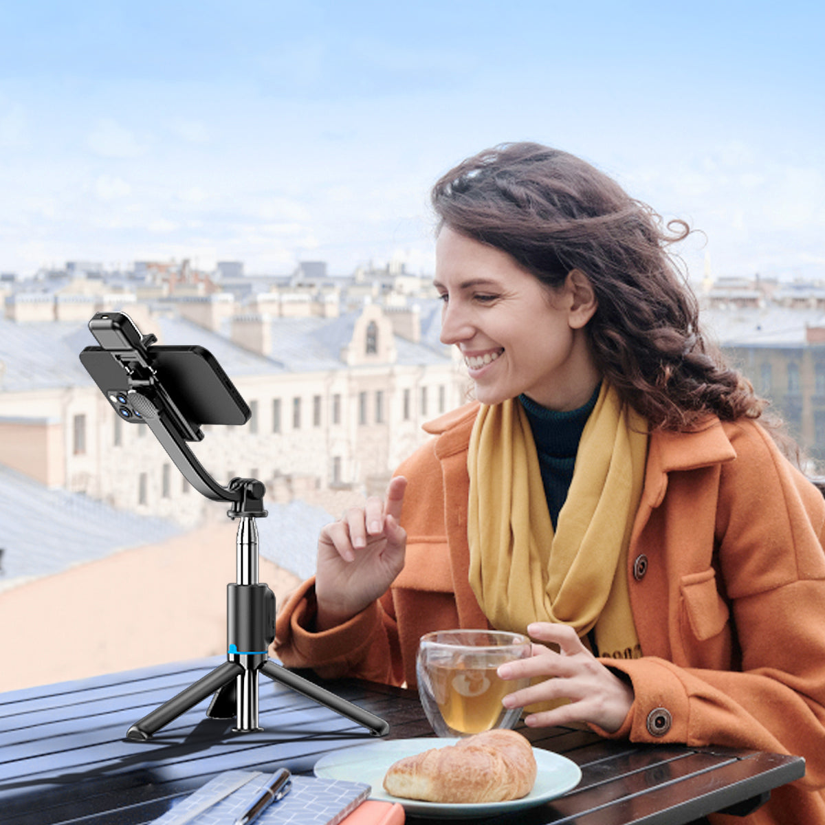 C01S Selfie Stick Telescopic Tripod Stand LED Fill Light Detachable Phone Clip Holder with Bluetooth Remote Control