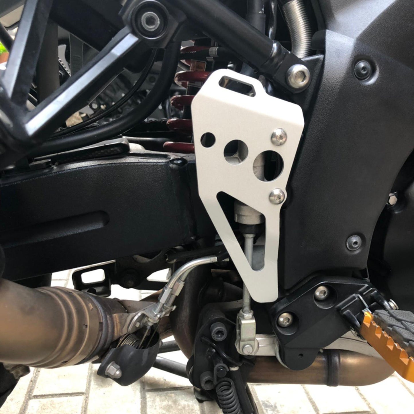 Motorcycle Cylinder Cover Guard Pump for Suzuki Practical Parts  Black
