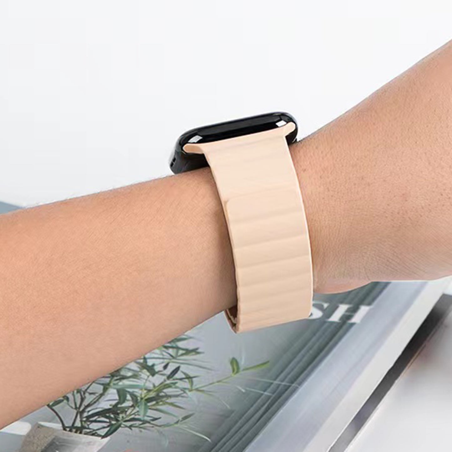 MUTURAL Modi Series Sweatproof Silicone Watch Band Adjustable Magnetic Wrist Strap for Apple Watch Series 8 41mm / Series 7 41mm / 6 / 5 / 4 / SE / SE(2022) 40mm / 3 / 2 / 1 38mm - Starlight