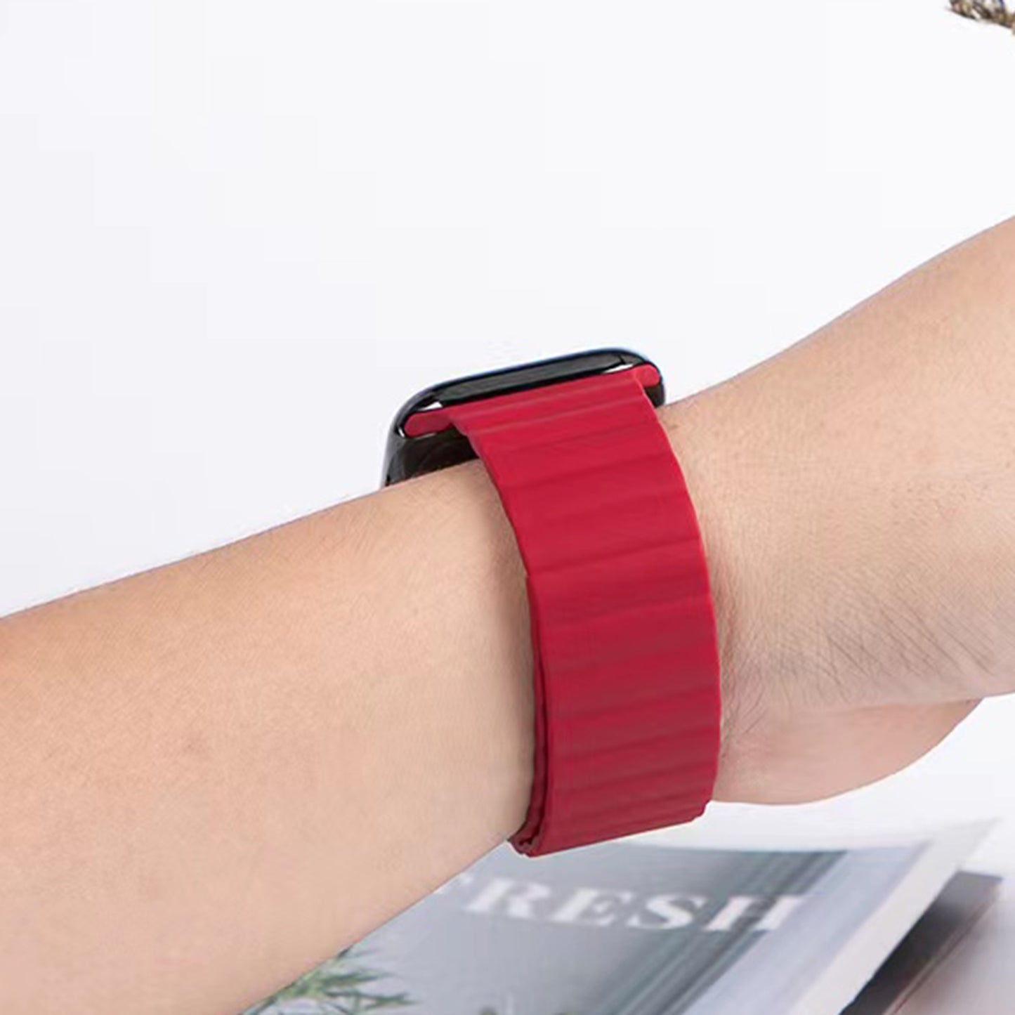 MUTURAL Modi Series Sweatproof Silicone Watch Band Adjustable Magnetic Wrist Strap for Apple Watch Series 8 41mm / Series 7 41mm / 6 / 5 / 4 / SE / SE(2022) 40mm / 3 / 2 / 1 38mm - Red