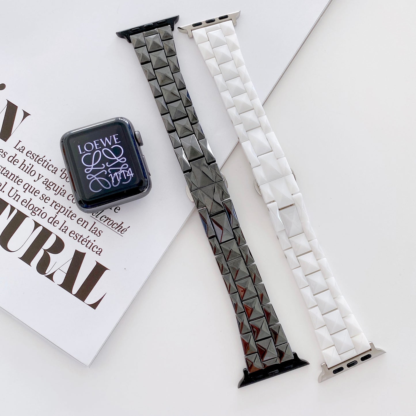 Rhombus Grid Design Ceramic Watch Strap Wrist Band Replacement for Apple Watch Series 8 41mm / Series 7 41mm / SE / SE(2022) / Series 6 / 5 / 4 40mm / Series 3 / 2 / 1 38mm - White