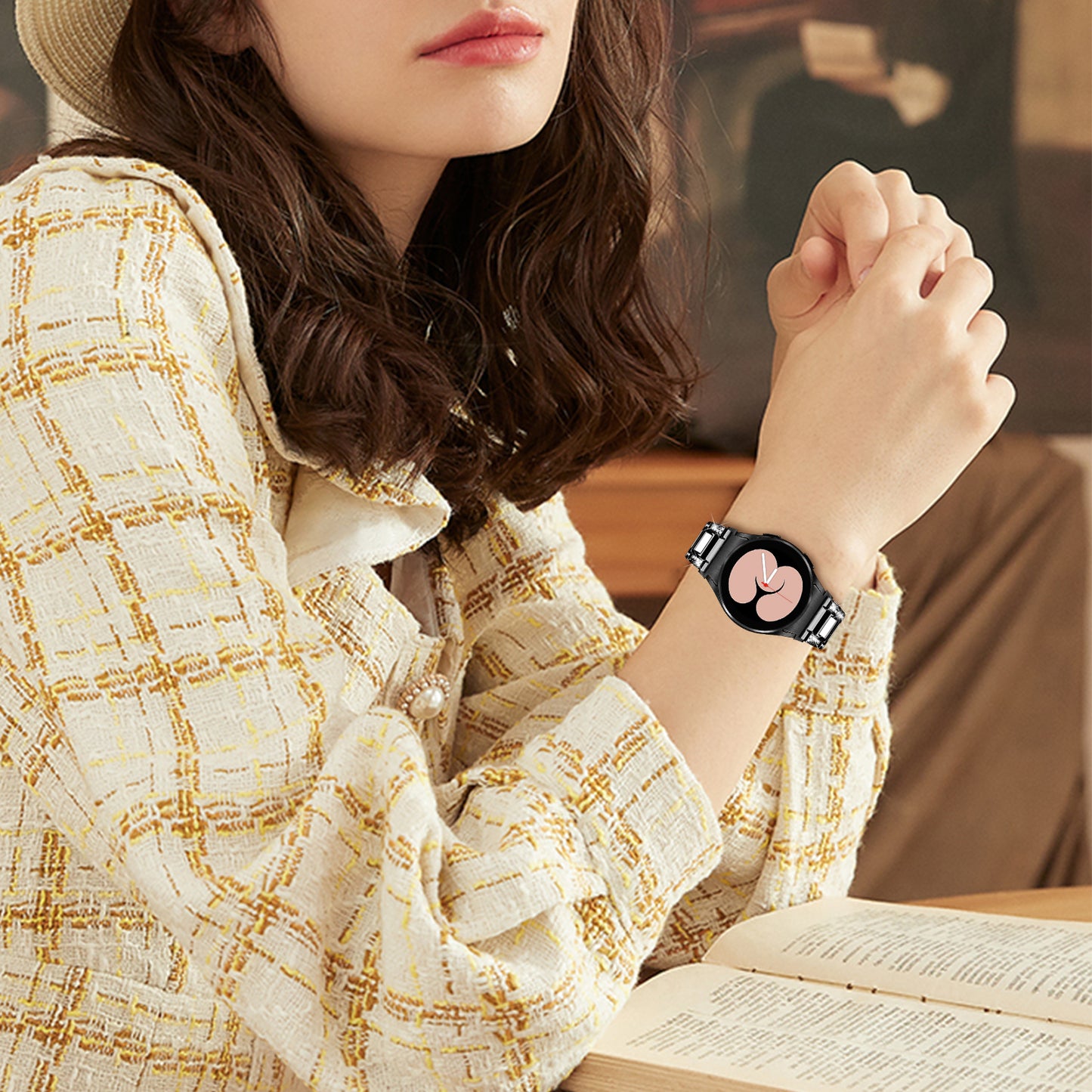 for Samsung Galaxy Watch4 Active 40mm/44mm/Watch4 Classic 42mm/46mm Rhinestone Decor Stainless Steel Resin Watch Band with Watch Strap Adapter - Black/White