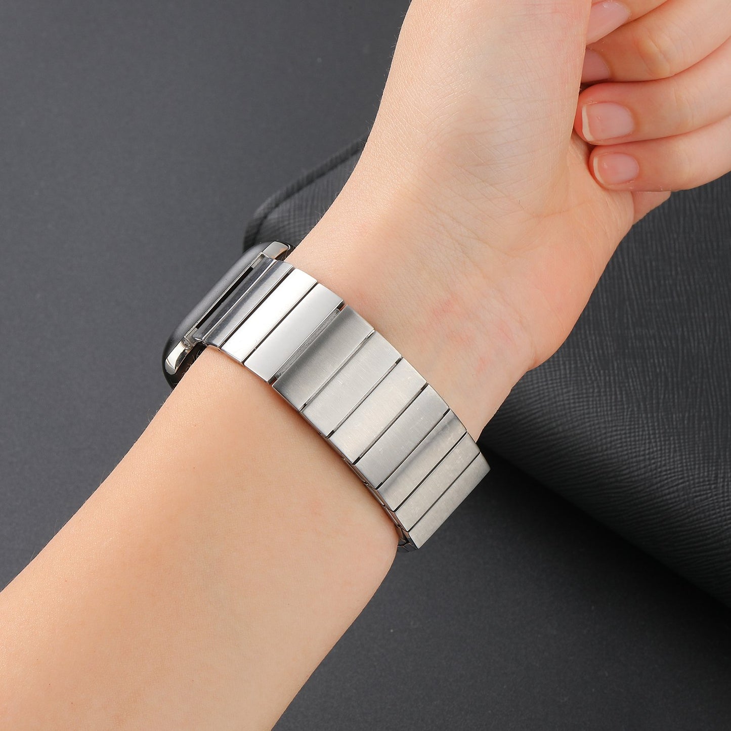 for Apple Watch Series 8 41mm / Series 7 41mm / Series 6 / 5 / 4 / SE / SE(2022) 40mm / Series 1 / 2 / 3 38mm, Quick Release Watch Band Magnetic Stainless Steel Replacement Watch Strap - Black