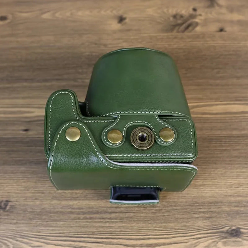 PU Leather Protective Bag for Canon EOS R10 18-45mm Lens, Vintage Mini Storage Bag Cover with Shoulder Strap - Green