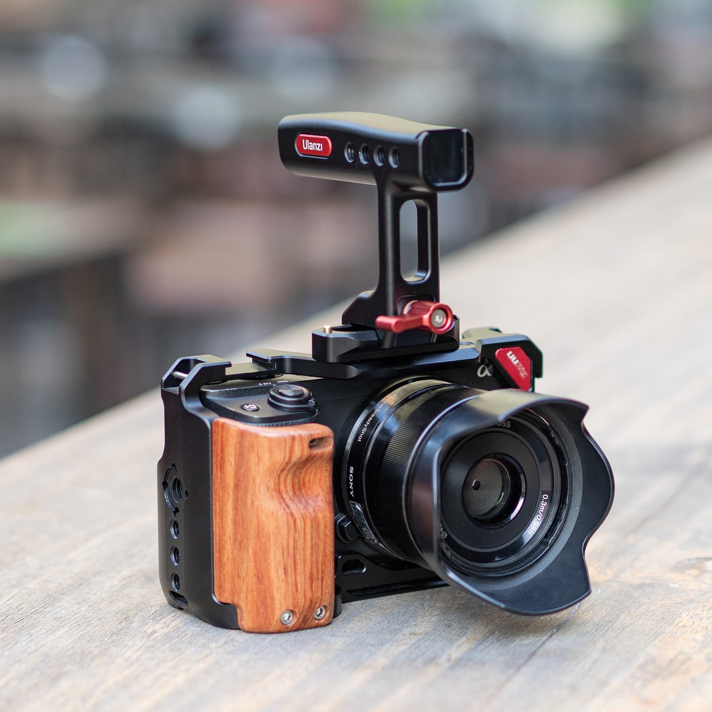 Uniqkart R084 Camera Cage Mini Metal Top Handle Aluminum Alloy Hand Grip with Cold Shoe Mount 1/4 Inch Screw Holes