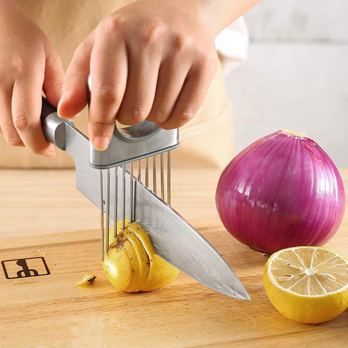 Onion Holder Slicer Kitchen Cutter for Slicing Cutting Vegetables Carrots S