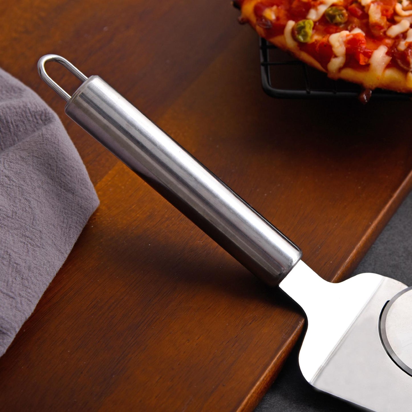Pizza Wheel &Cutter Easy to Clean Super Sharp for Pizza Dough Pizza Lovers 2 in 1 single wheel