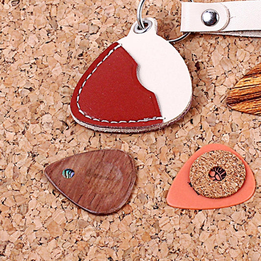 Guitar Pick Holder Keychain Plectrum Bag Pick Case + 3 Picks